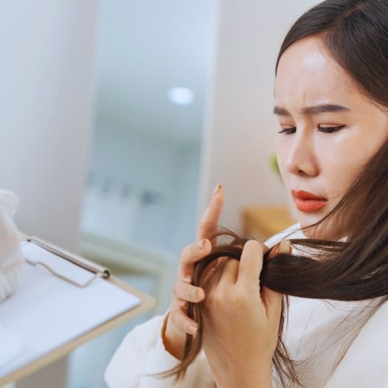 Hair Fall Treatment in Aligarh: Causes and Solutions